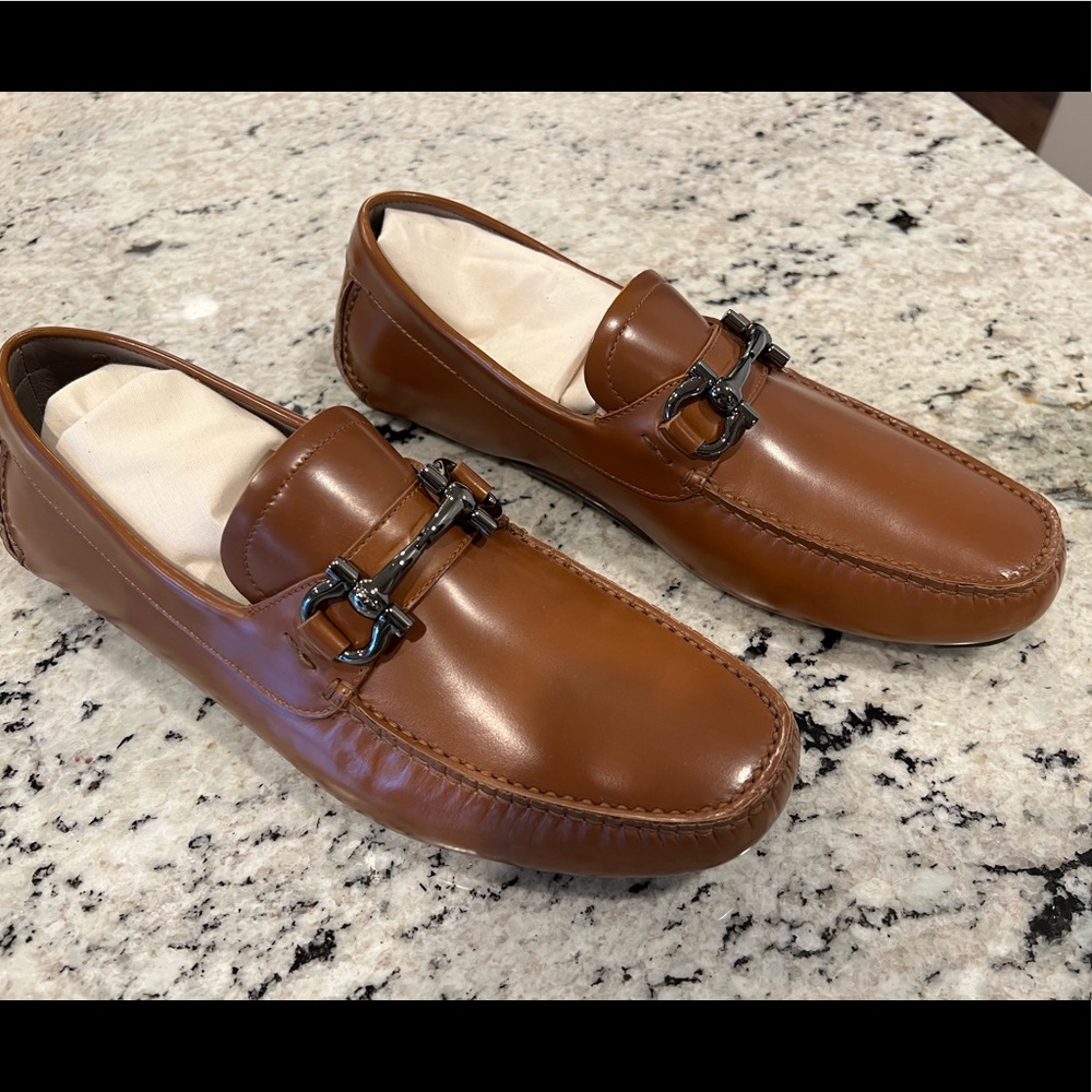 Salvatore Ferragamo BRAND NEW Vicuna Loafers in size 7.5 E